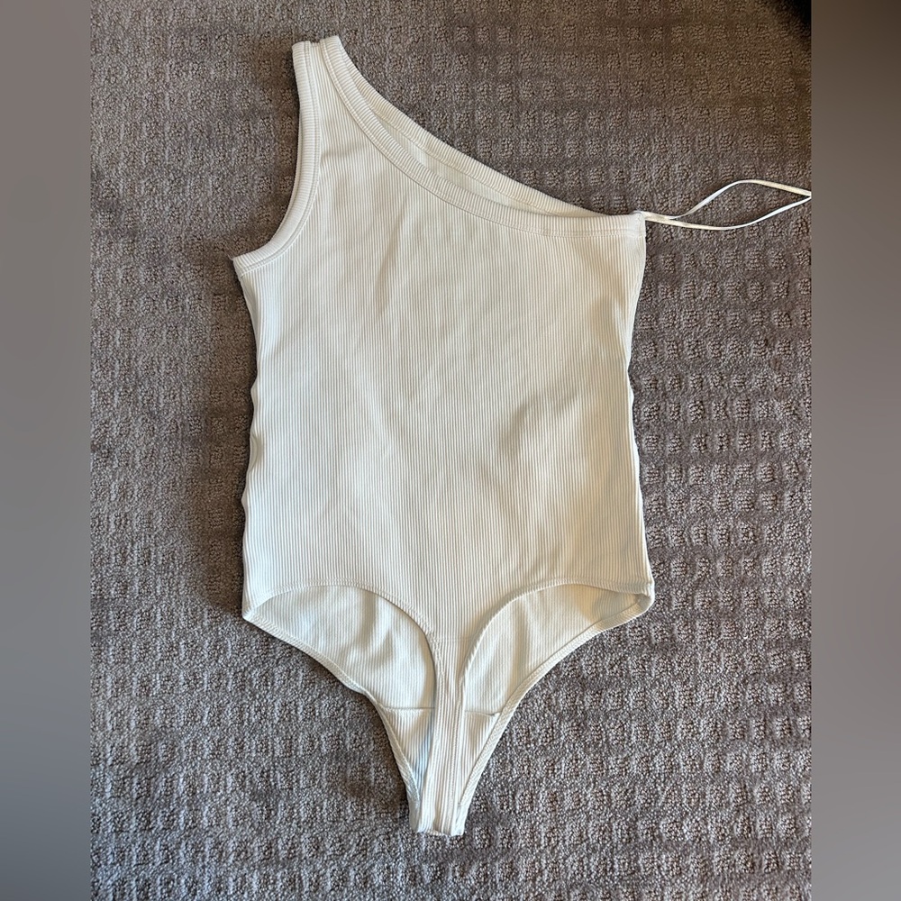 Abercrombie & Fitch Cream Asymmetrical‎ Bodysuit - Picture 2 of 6